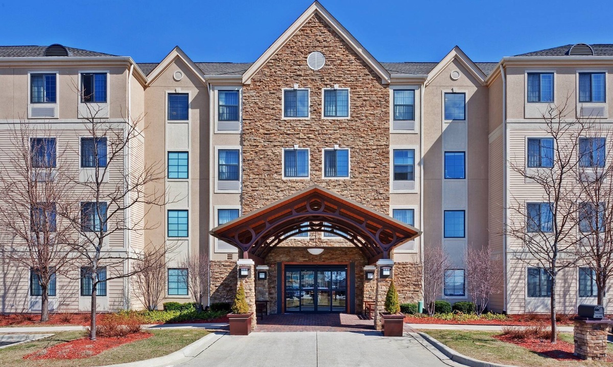 Glenview Condo | 1 Bedroom | Free Breakfast Buffet, Indoor Pool