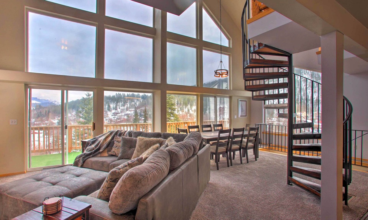 Kellogg House | 1 Mi to Silver Mountain: Family Home w/Views!
