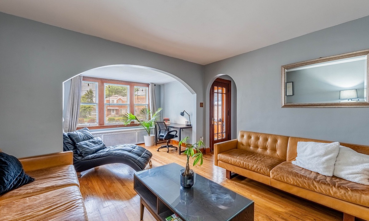 Forestview Apartment | 10 Minutes from Midway Airport Cozy Cottage Home