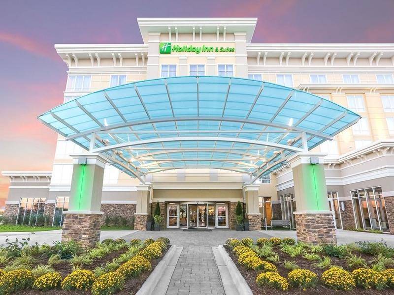 East Peoria Hotel | 115 m² Hotel ∙ 2 bedrooms ∙ 127 guests