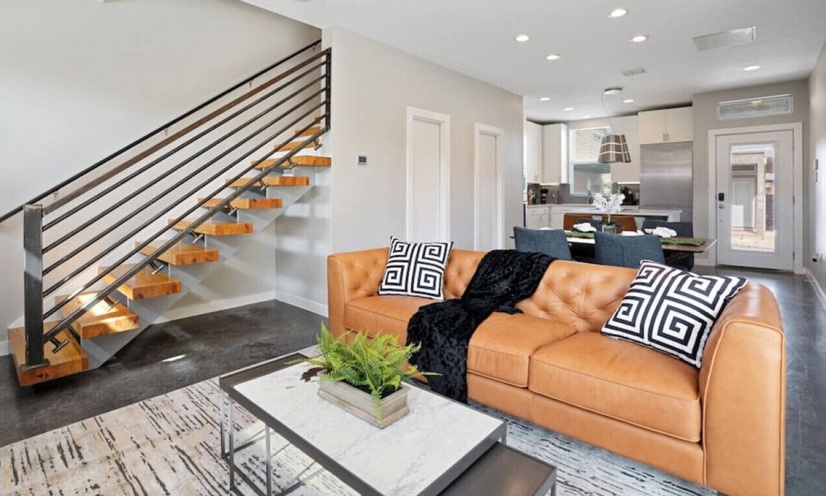 Tobin Hill House | 122 E Myrtle · Gated Central Home to Explore San Antonio's Heart!