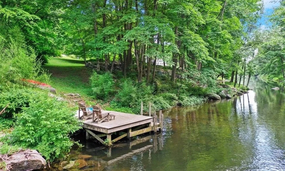 Weston House | 1845 Historic & Romantic Westport/Weston River Access - Luxury Matresses Low EMF