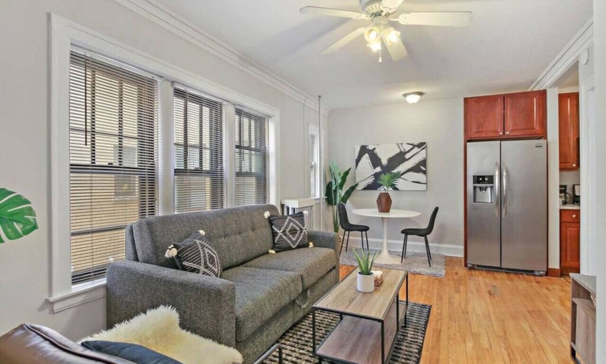 Ravenswood Apartment | 1BR Calm & Cozy Apt in Lincoln Square