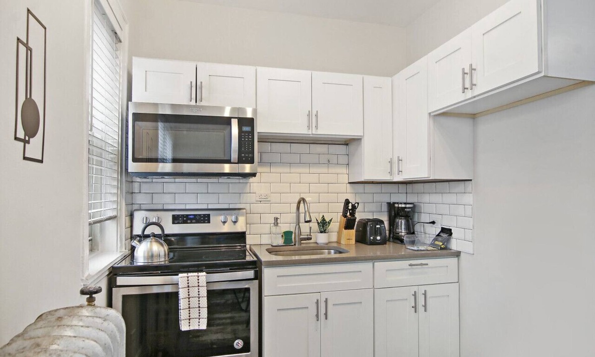Hyde Park Apartment | 1BR Cozy & Lovely Apartment