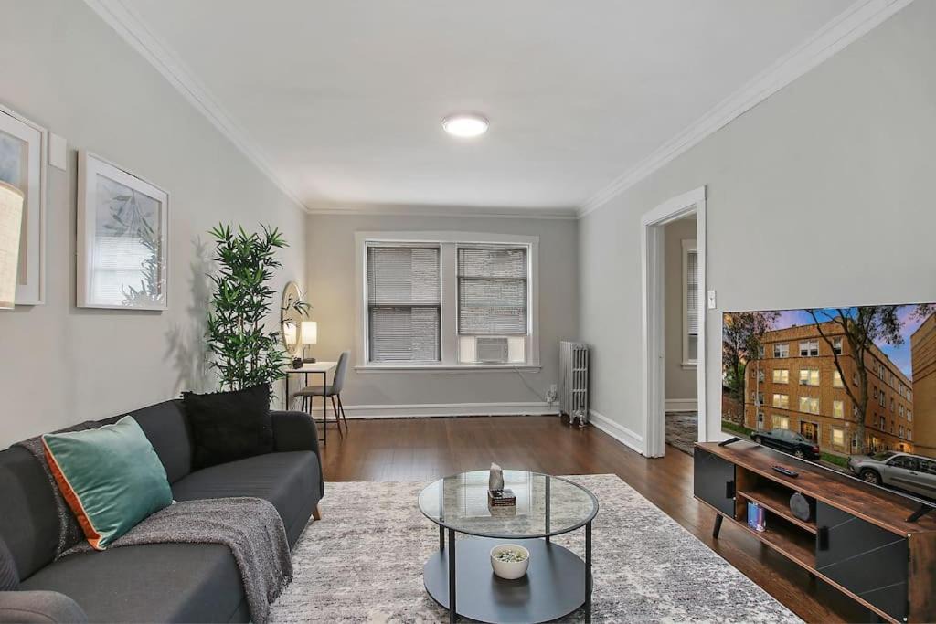 Ravenswood Manor Apartment | 1BR Serene and Cozy Chicago Apartment - Manor 2