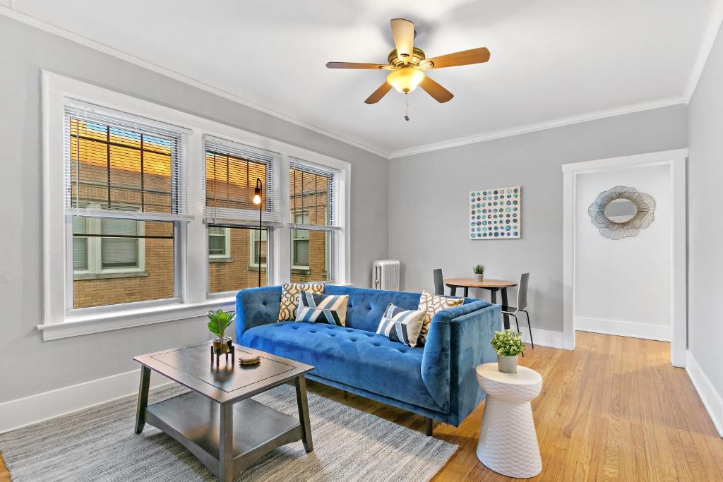 Ravenswood Apartment | 1BR Tranquil & Airy Apartment in Lincoln Square - Campbell rep