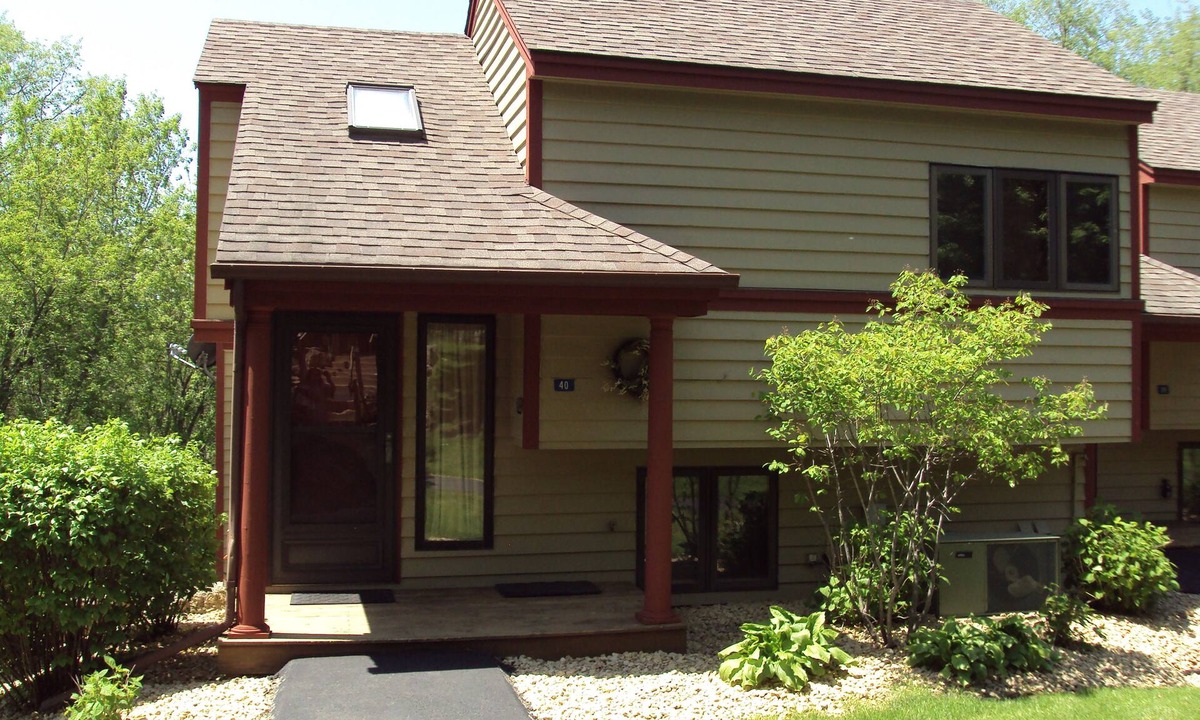 The Galena Territory House | 2 Bedroom, 2 bath townhouse in The Galena Territory. Close to Eagle Ridge Resort
