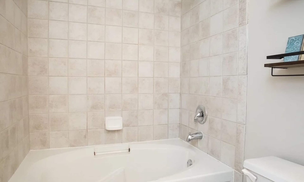 Near South Side Condo | 2-bedroom condo in perfect Chicago with WiFi, AC. Start your getaway
