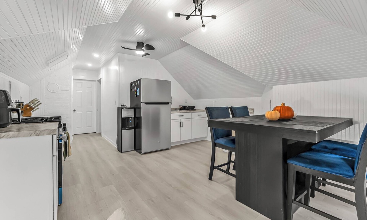West End - West Side Apartment | 2-bedroom modern apartment for relaxing stays