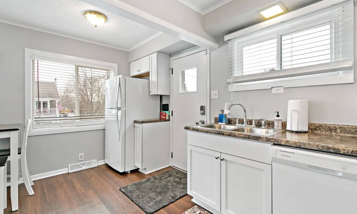 Oakwood Hills House | 2 BR remodeled home near Cary/Crystal Lake/McHenry