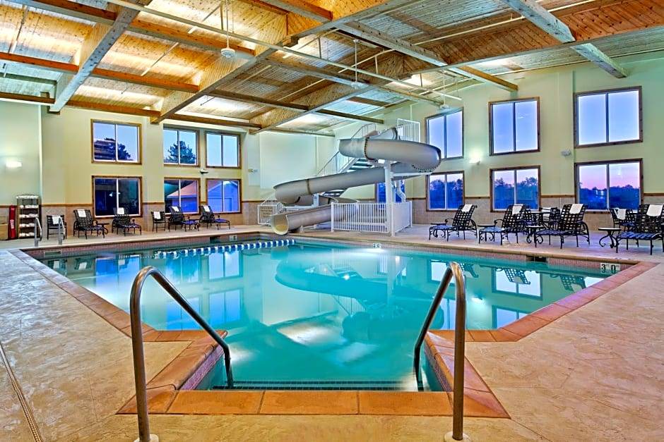 Galena Hotel | 2-Star Hotel ∙ Country Inn & Suites by Radisson, Galena, IL