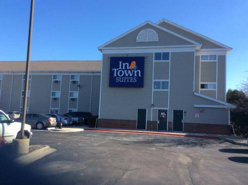 Elk Grove Village Hotel | 21 m² Hotel ∙ 4 guests