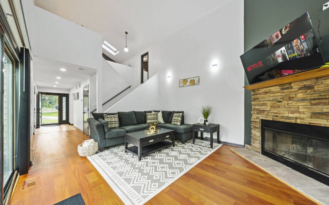 Russell House | 232 m² House ∙ 4 bedrooms ∙ 8 guests