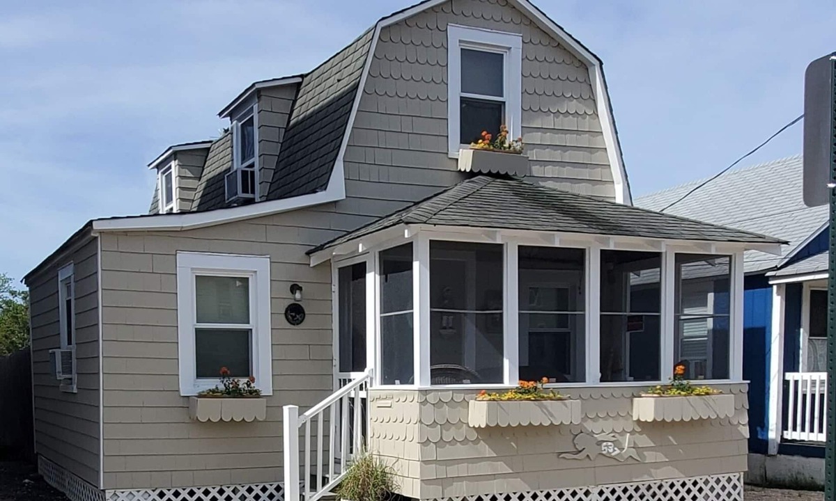 Manasquan House | 3 bed 2 blocks from Beach. Parking & BEACH BADGES INCLUDED