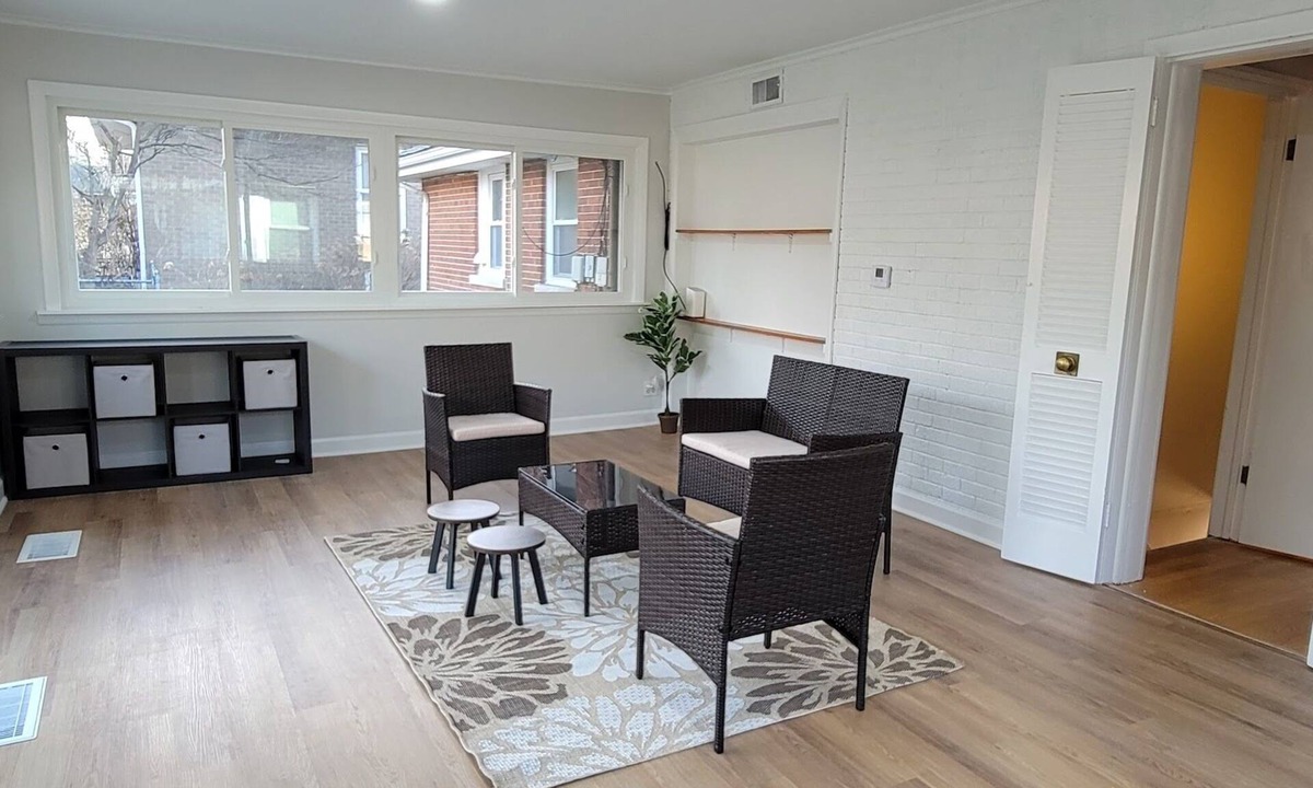 Skokie House | 3 Bedroom, 1.5 Bath in The Heart Of Skokie, 4 Seasons Porch and Pet-Friendly