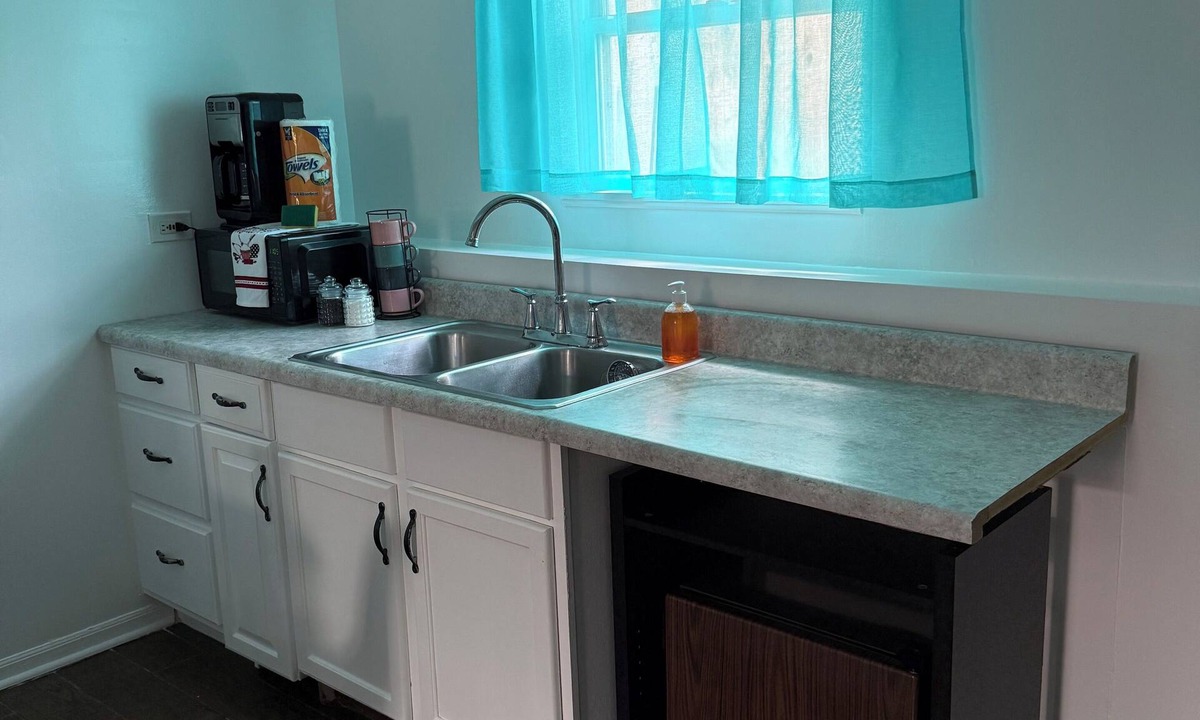 Waukegan Apartment | 3-BR Semi-Basement Apart. in delightful Waukegan.