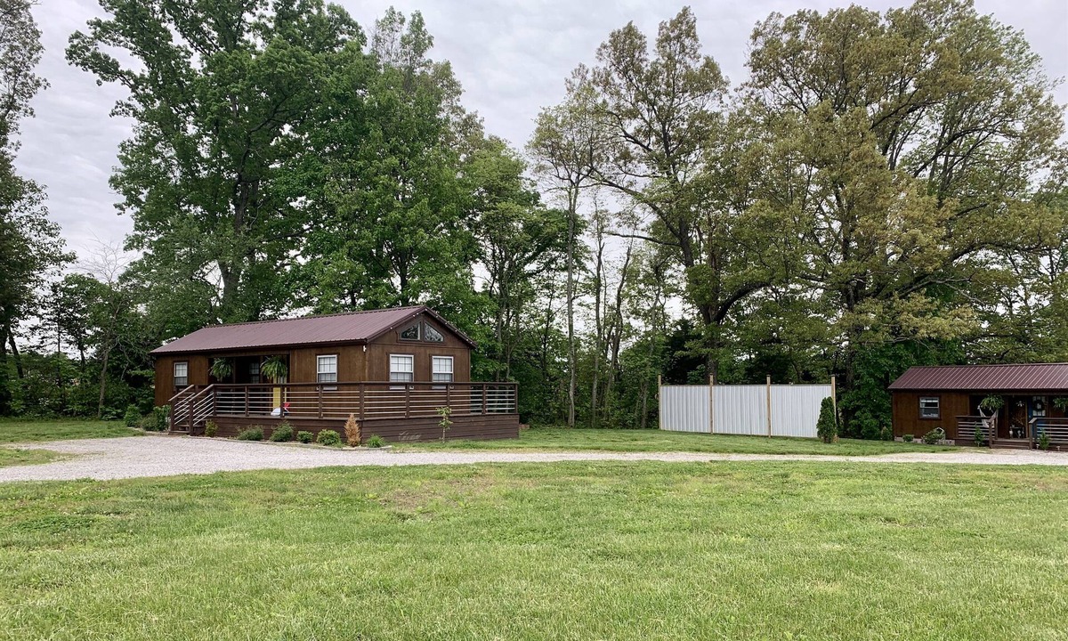 Marion Cabin | 3 Cabins | Pond | Near Lake Egypt | Sleep 13 Total