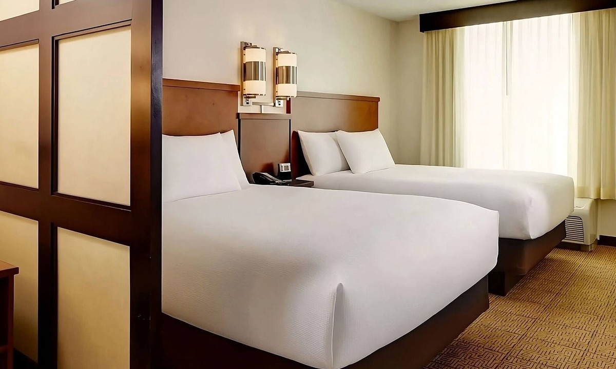 St. Johns Hotel | 3 Spacious Units w/FREE Parking, Pool, Short Drive to Paramount Theatre!