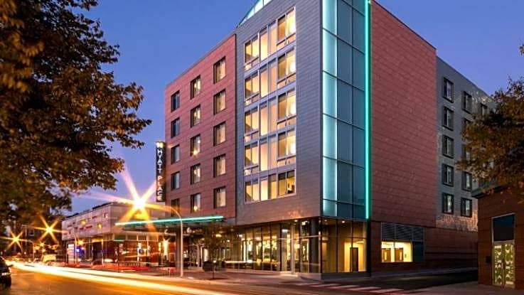Hyde Park Hotel | 3-Star Hotel ∙ Hyatt Place Chicago-South/University Medical Center