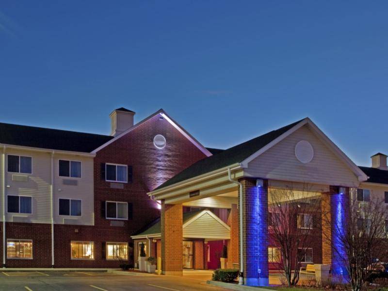 Vernon Hills Hotel | 319 m² Hotel ∙ 127 guests