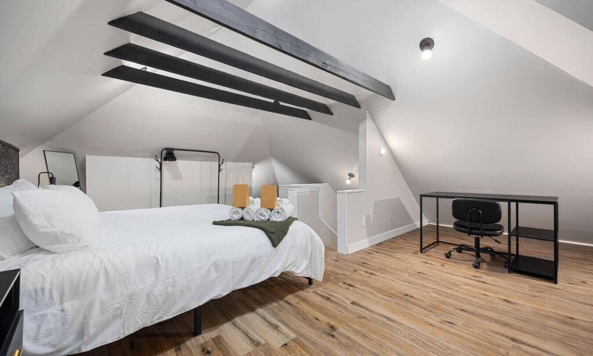 Peoria House | 3BD Home 5 Mins from OSF | Ideal for Nurses