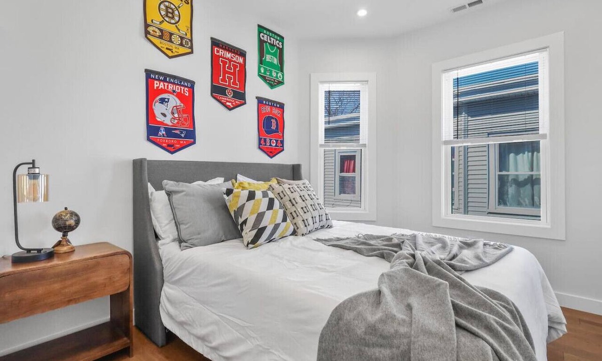 East Somerville Apartment | 3BR2Bth TD Garden/MIT/Harvard/BOS/3 Parking Spaces