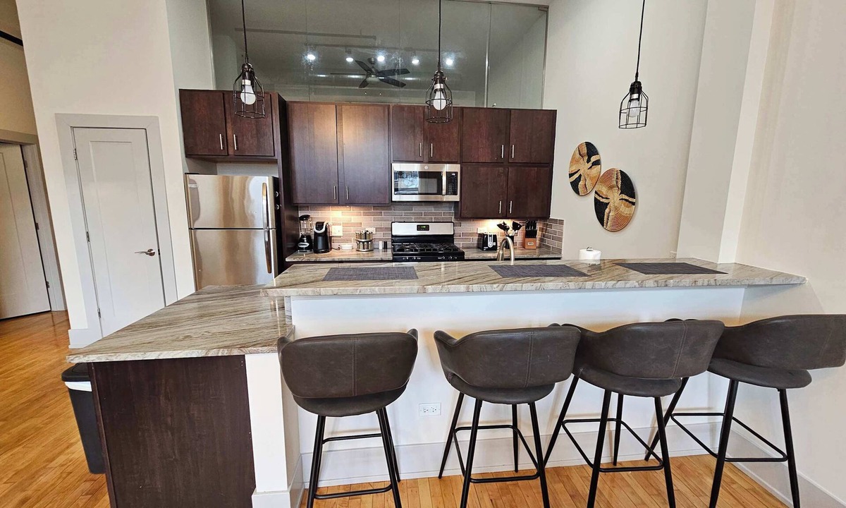 Lower West Side Apartment | 4 Bedroom, Sleeps 20 people!