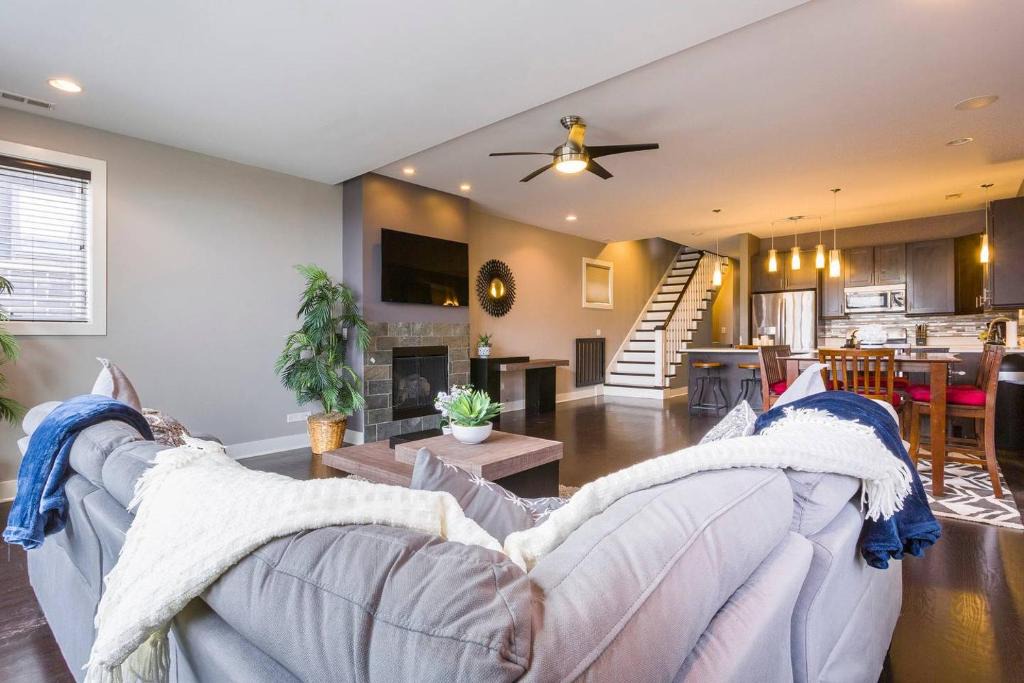 West Town House | 4 Bedroom West Town Luxury Penthouse