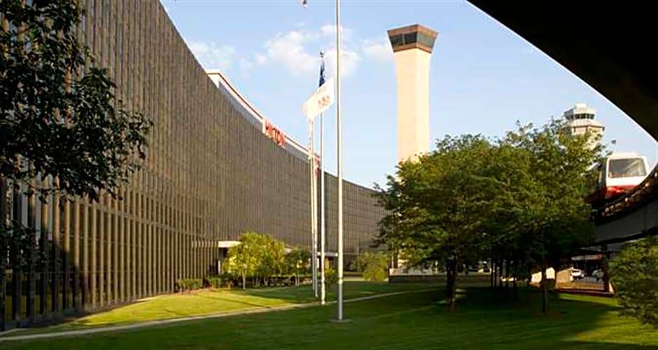 O'Hare Hotel | 4-Star Hotel ∙ Hilton Chicago O'Hare Airport