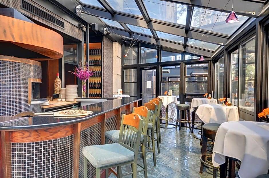 Near North Side Hotel | 4-Star Hotel ∙ The Whitehall Hotel
