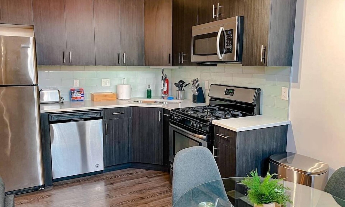 Near South Side Apartment | 420 friendly cutest 1br/1ba with optional parking/sleeps 4