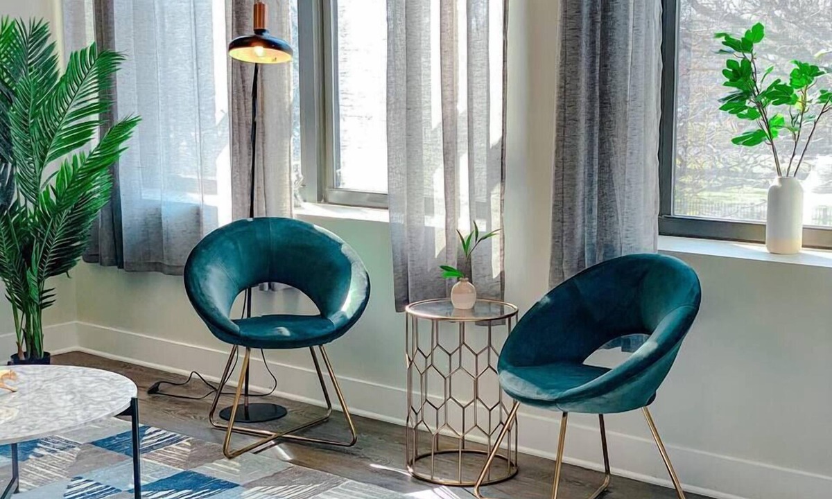 Near South Side Apartment | 420 friendly with optional parking near McCormick and sleeps 6