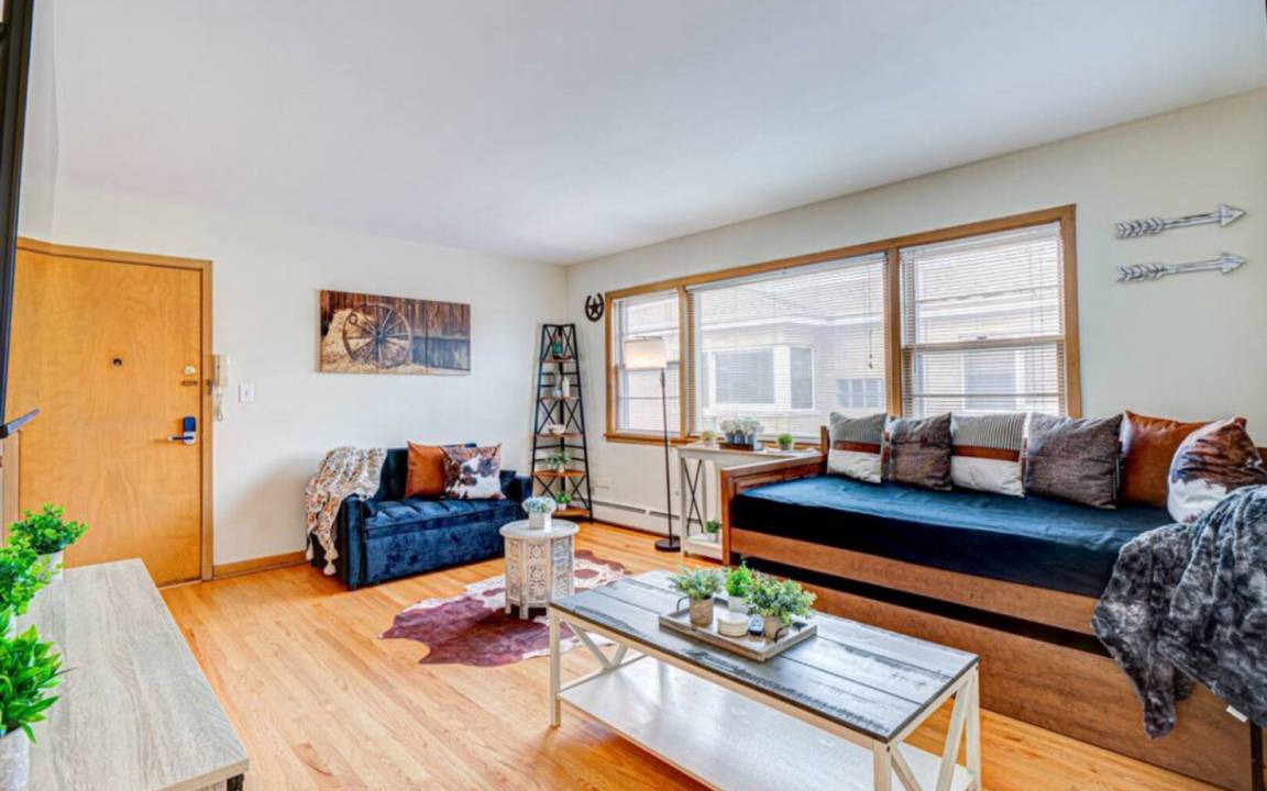 Elmwood Park Condo | 46 m² Condo ∙ 2 bedrooms ∙ 13 guests
