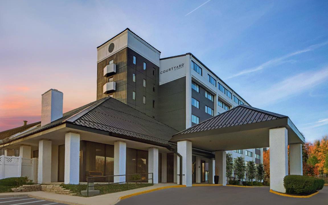 Elmhurst Hotel | 49 m² Hotel ∙ 10 guests