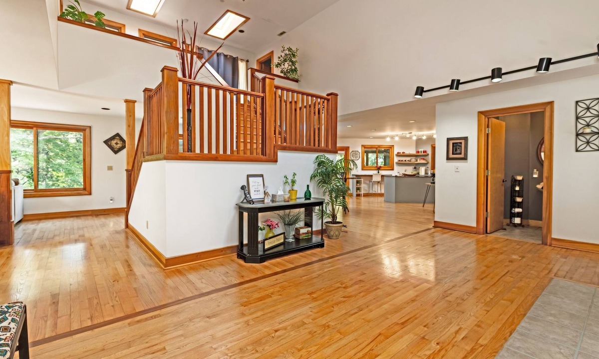Murphysboro House | ^4BdrmsEACHw/PRIVATEBathrms^