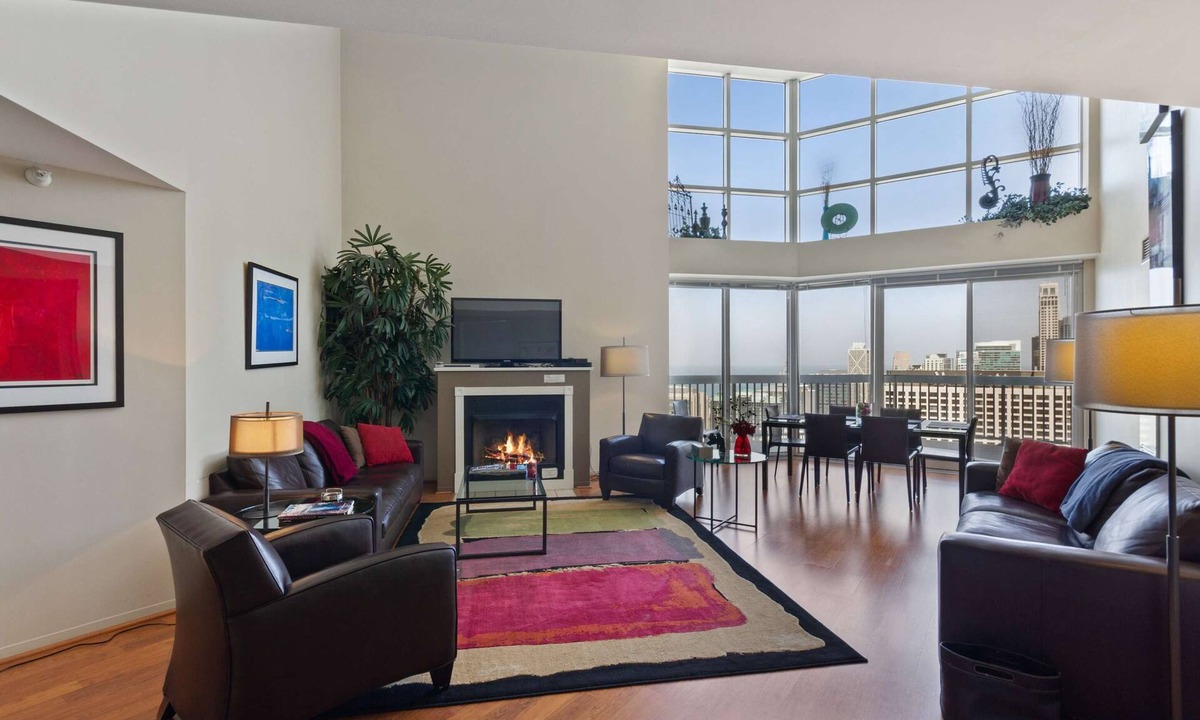 Downtown Chicago Apartment | 51/52nd Floor Penthouse-VIEWS, Fireplace, Pool