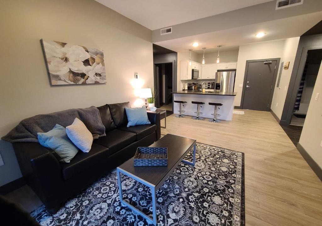 Champaign Apartment | 520 Neil Luxury 2 Bedroom