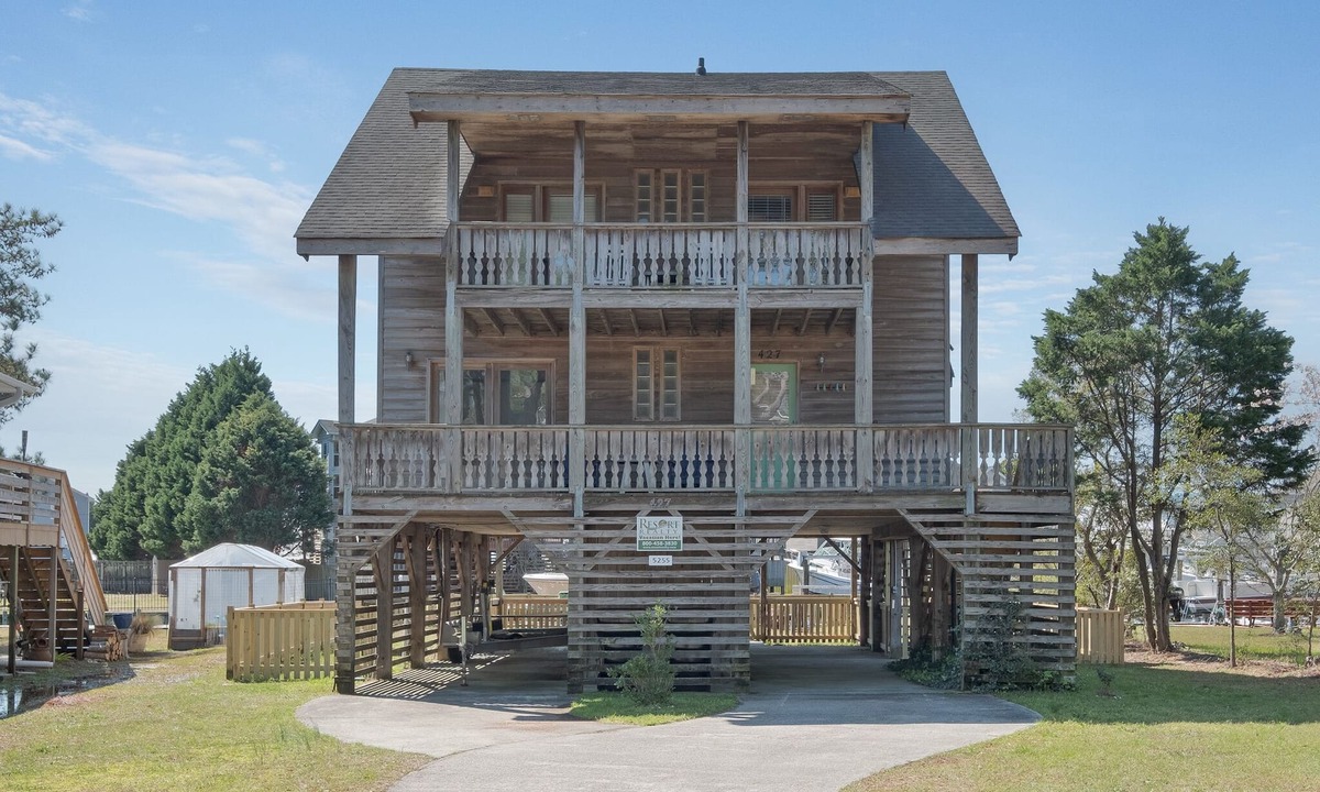 Colington House | 5255- Sound's Perfect, Colington Harbour Gem: Canalfront w/Comm Pool