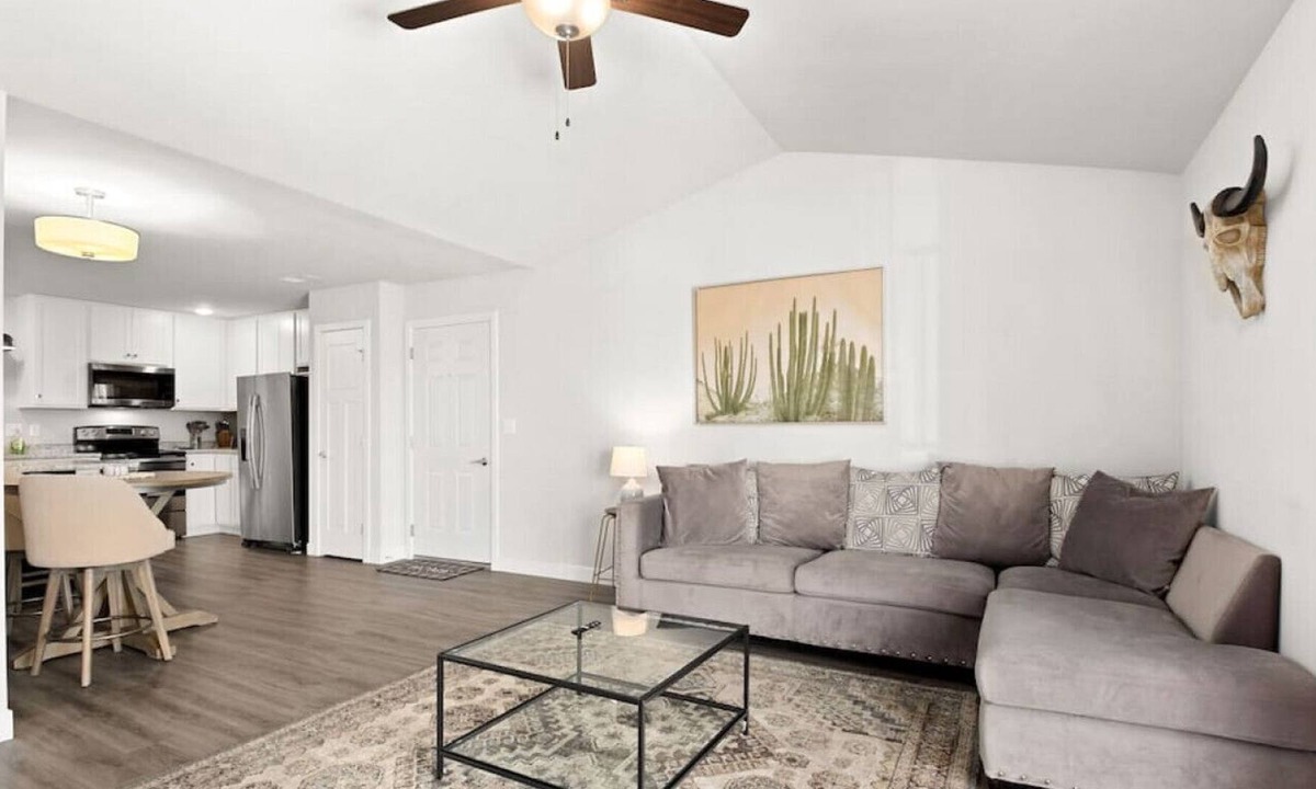 Orange Prairie Apartment | 5C · Urban Oasis - Grand Prairie - 15min OSF & Downtown