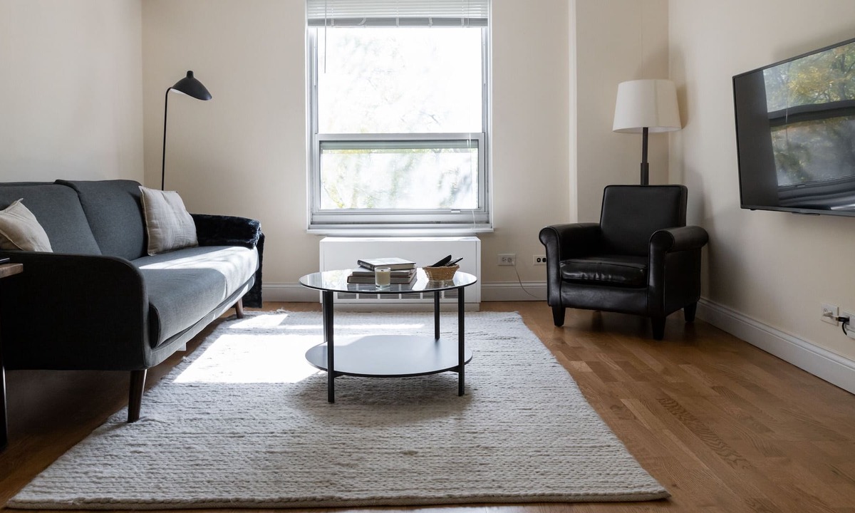 Ravenswood Apartment | 5min to Wrigley, Aragon | Quiet Workdesk | Zencity