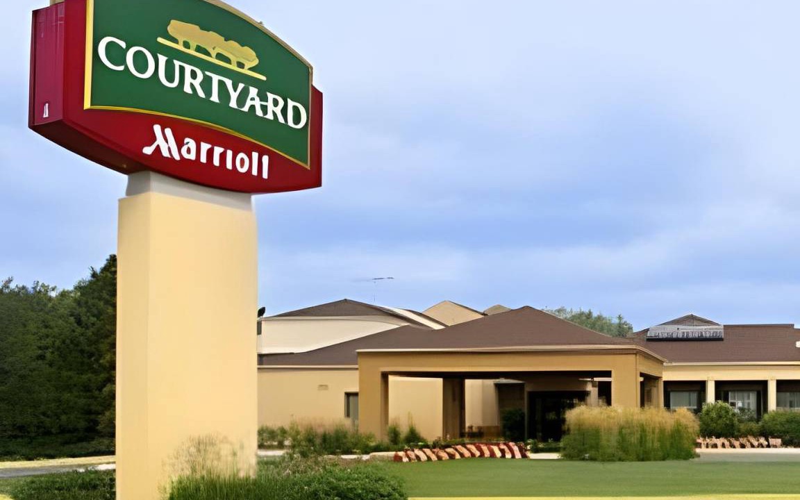 Arlington Heights Hotel | 60 m² Hotel ∙ 8 guests