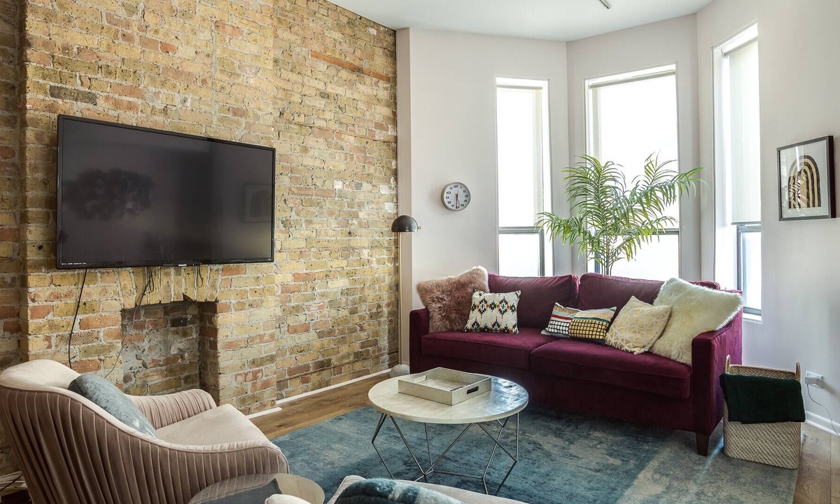 River North Condo | 858 2N - BEAUTIFULLY remodeled flat downtown