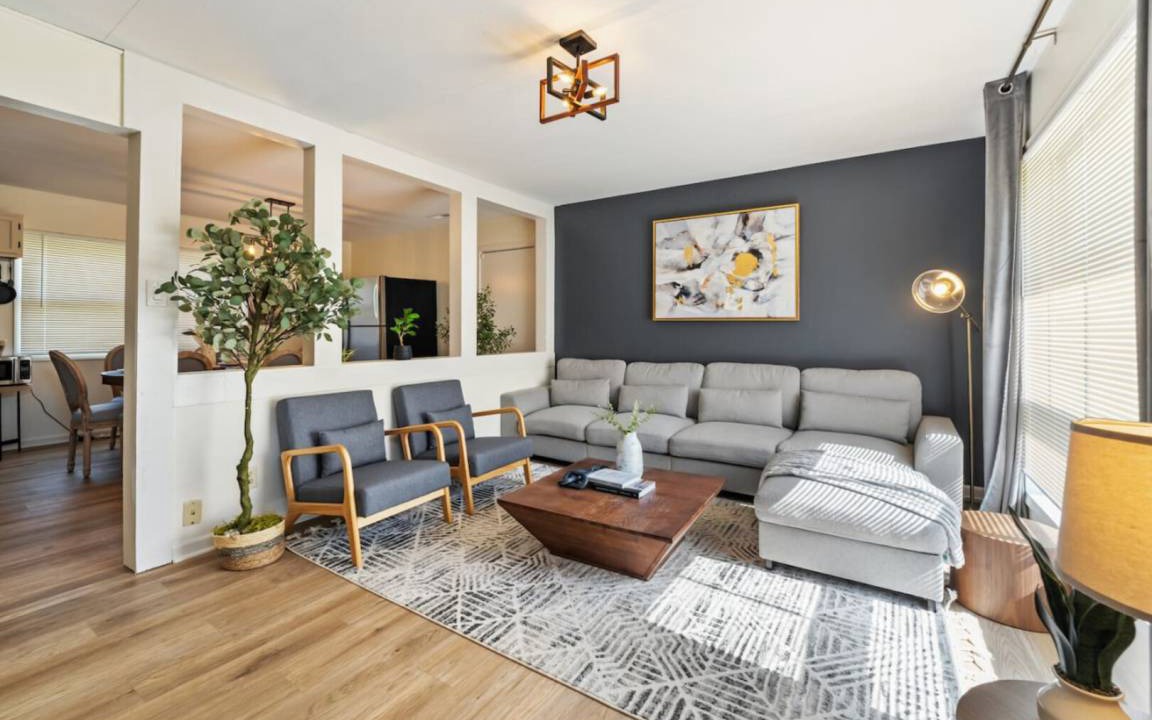 Streamwood House | 92 m² House ∙ 3 bedrooms ∙ 6 guests