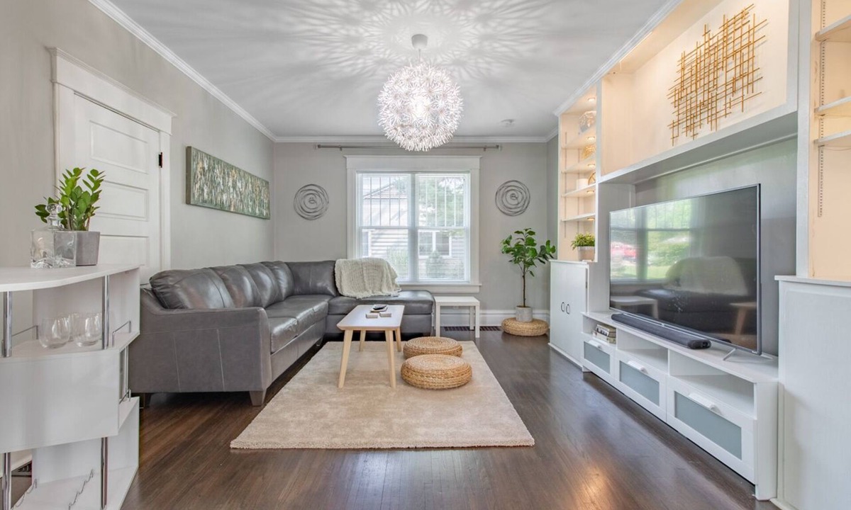 Peoria House | A luxury and modern estate. Free airport transfer with Tesla Model X!