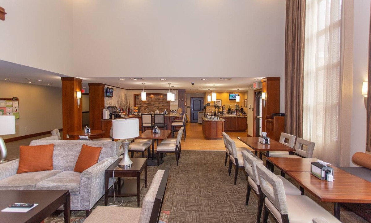Bowling Green Apartment | Accessible 1BR Suite w/Kitchen | Breakfast + Pool