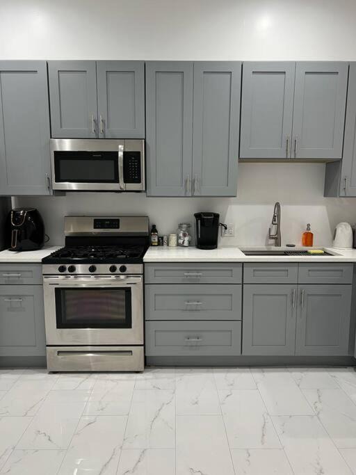 North Lawndale Apartment | Adorable 2 bedroom with free street parking