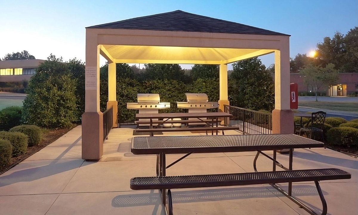 Libertyville House | Affordable & Convenient: 4 Cozy Suites w/Full Kitchen, BBQ & Pet-Friendly