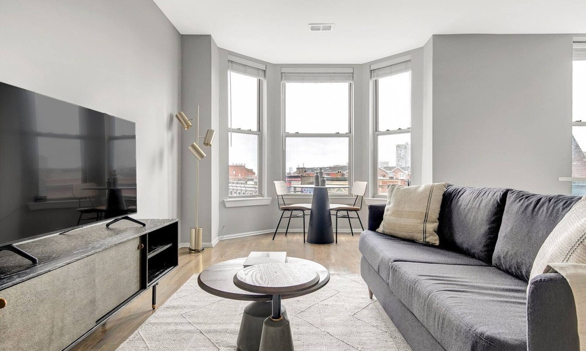 Wells Apartments St Chicago | Lakeview