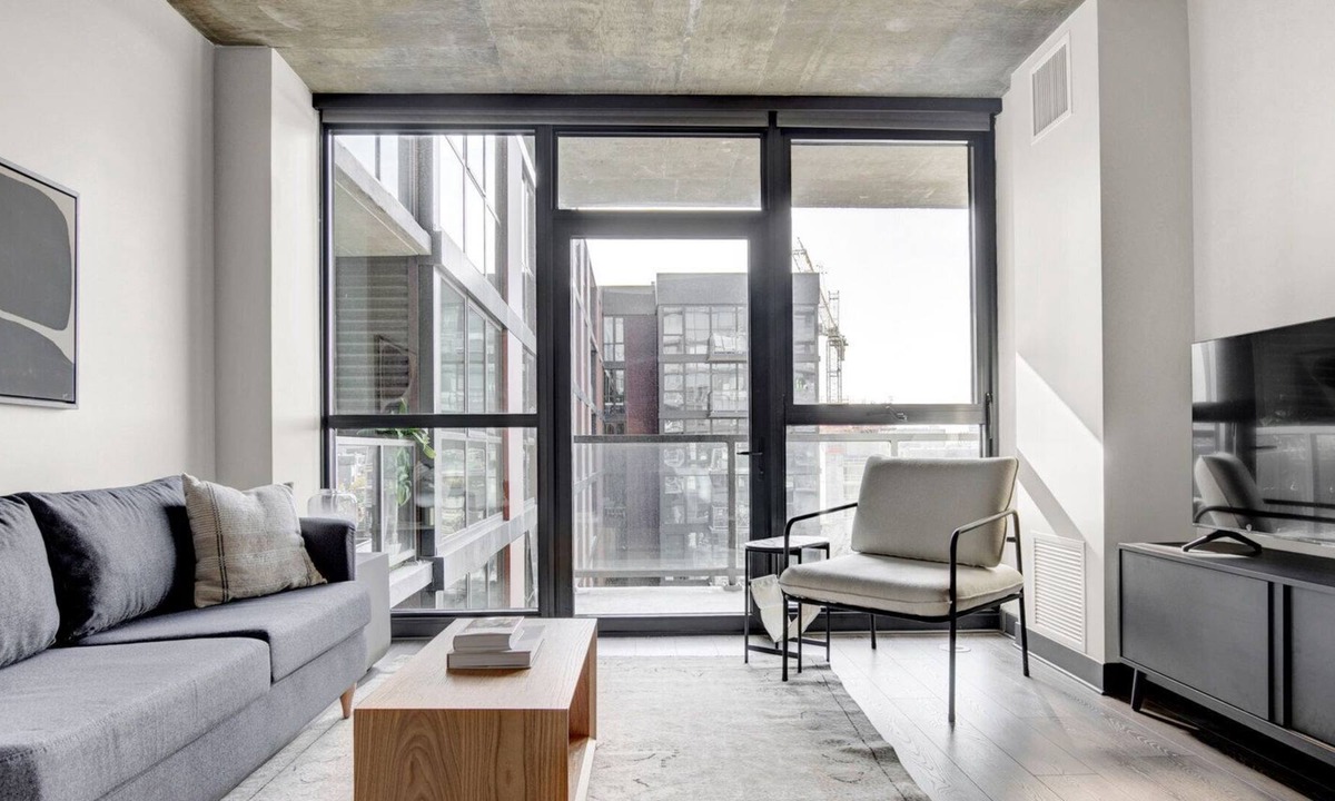 Near West Side Apartment | Airy West Loop 1BR w/ Gym, Pool & Lounge, 2 blocks from L, by Blueground