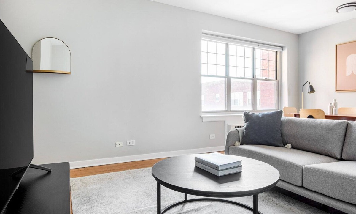 Evanston Apartment | Amazing Evanston 2BR, 1 mile from Northwestern campus, by Blueground